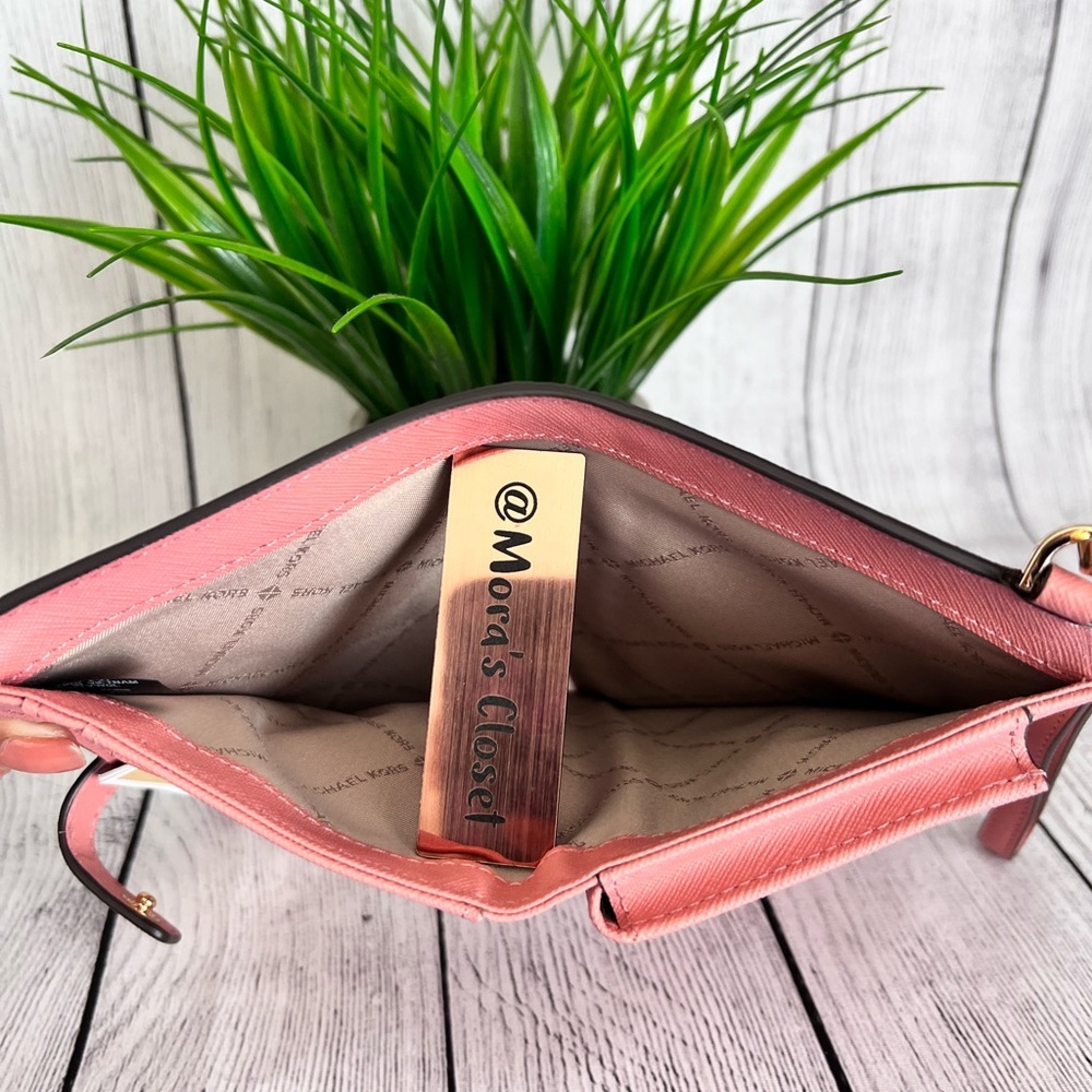 Michael Kors Wallet - Picture 8 of 9